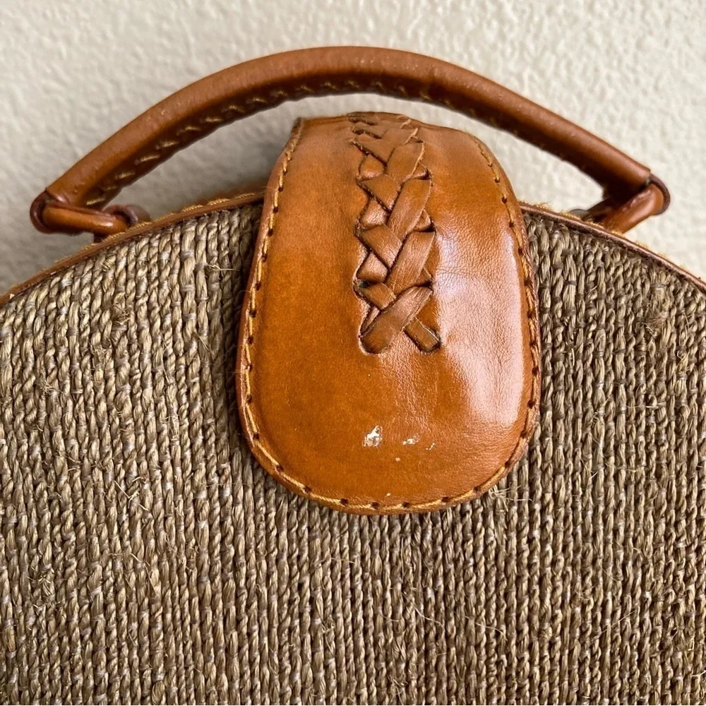 Vintage look round canteen crossbody purse